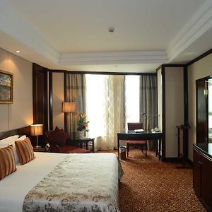 Executive Queen Room